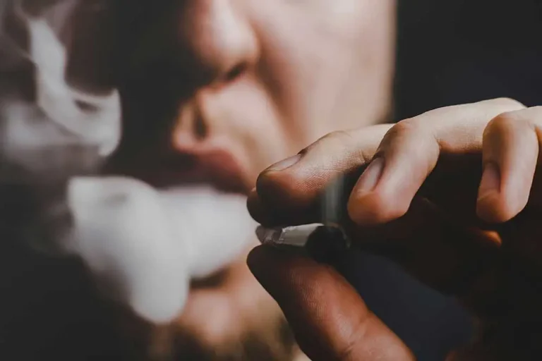 What are the symptoms of marijuana consumption and how to recognize them in time?