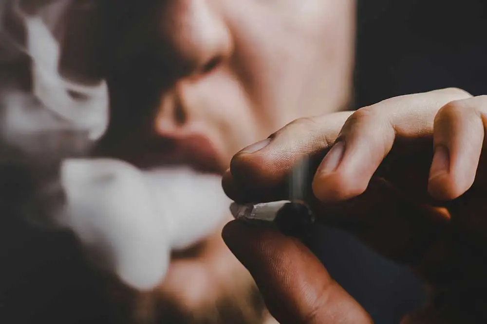 What are the symptoms of marijuana consumption and how to recognize them in time?