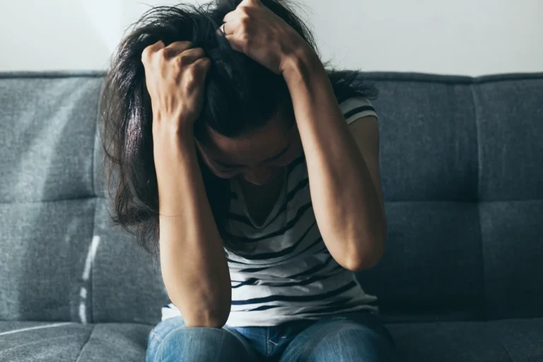 How Long Does a Methadone Crisis Last, and How Can You Safely Stop Using It?