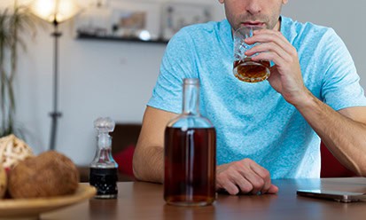 Alcohol addiction treatment in a medical clinic with professional support