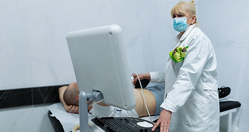 Doctor examining a patient before alcohol detoxification treatment