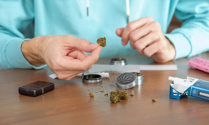 Marijuana addiction treatment with medical assessment and psychological support