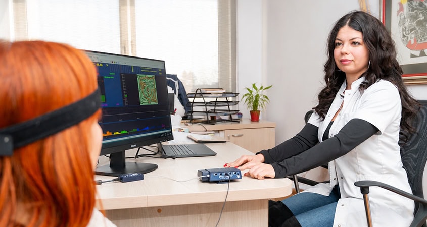 Neurofeedback Therapy Device Neurofeedback therapy device used to support brain activity regulation