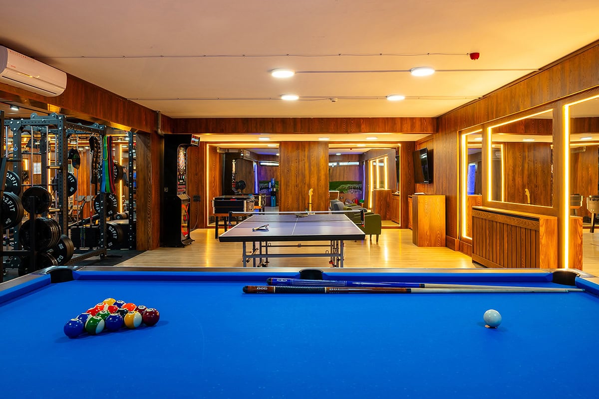 Patient recreation lounge for relaxation and free time during treatment