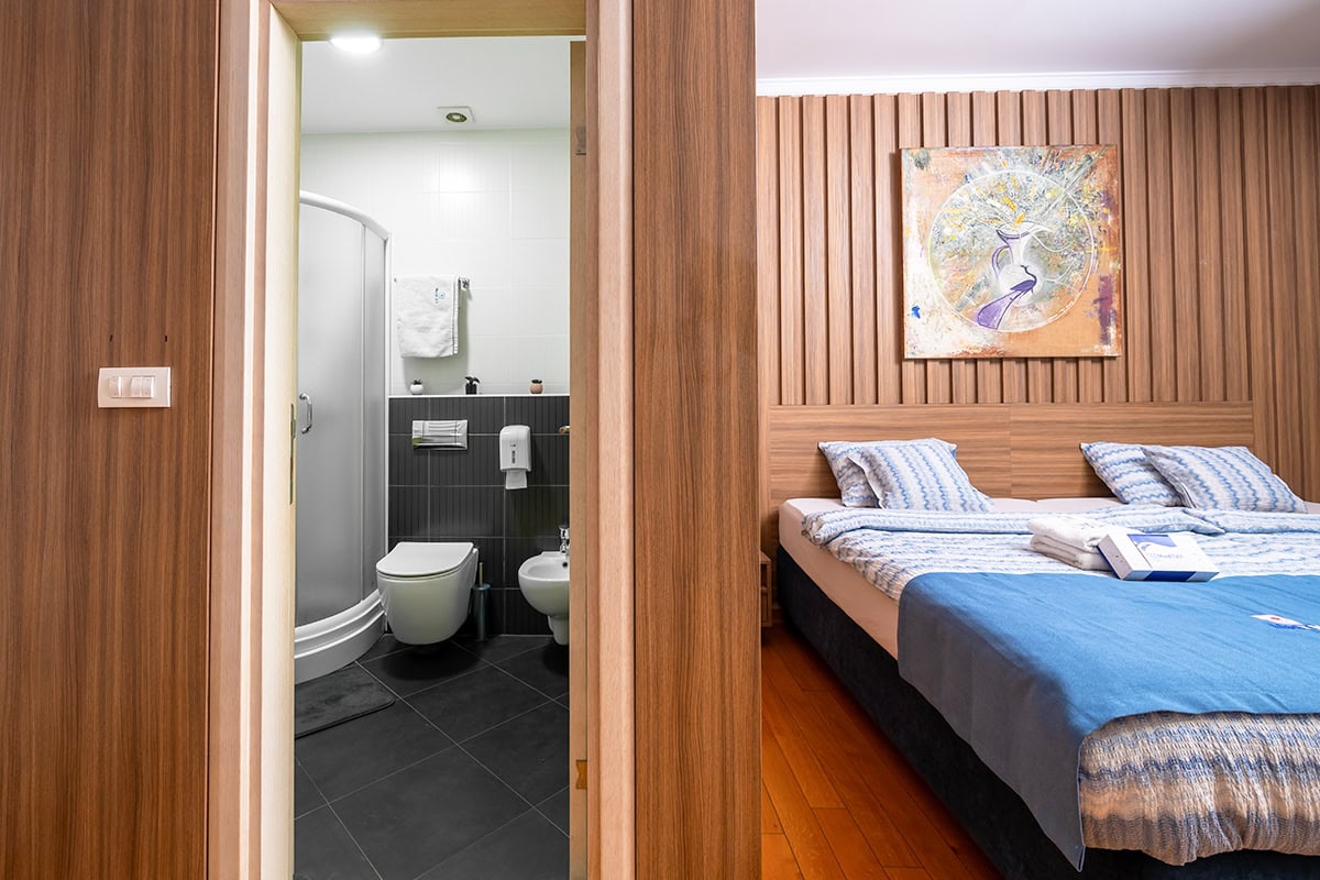 Private patient room at MedTiM Clinic for comfortable treatment accommodation