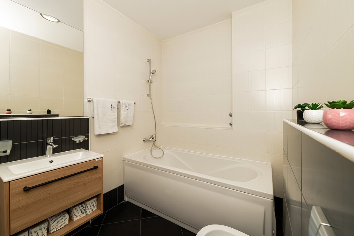 Shared bathroom for the standard double room at MedTiM Clinic